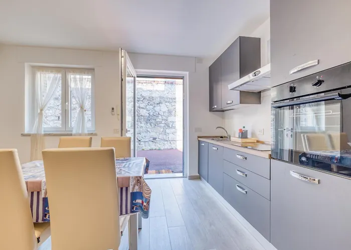 Merlo Apartments - Happy Rentals